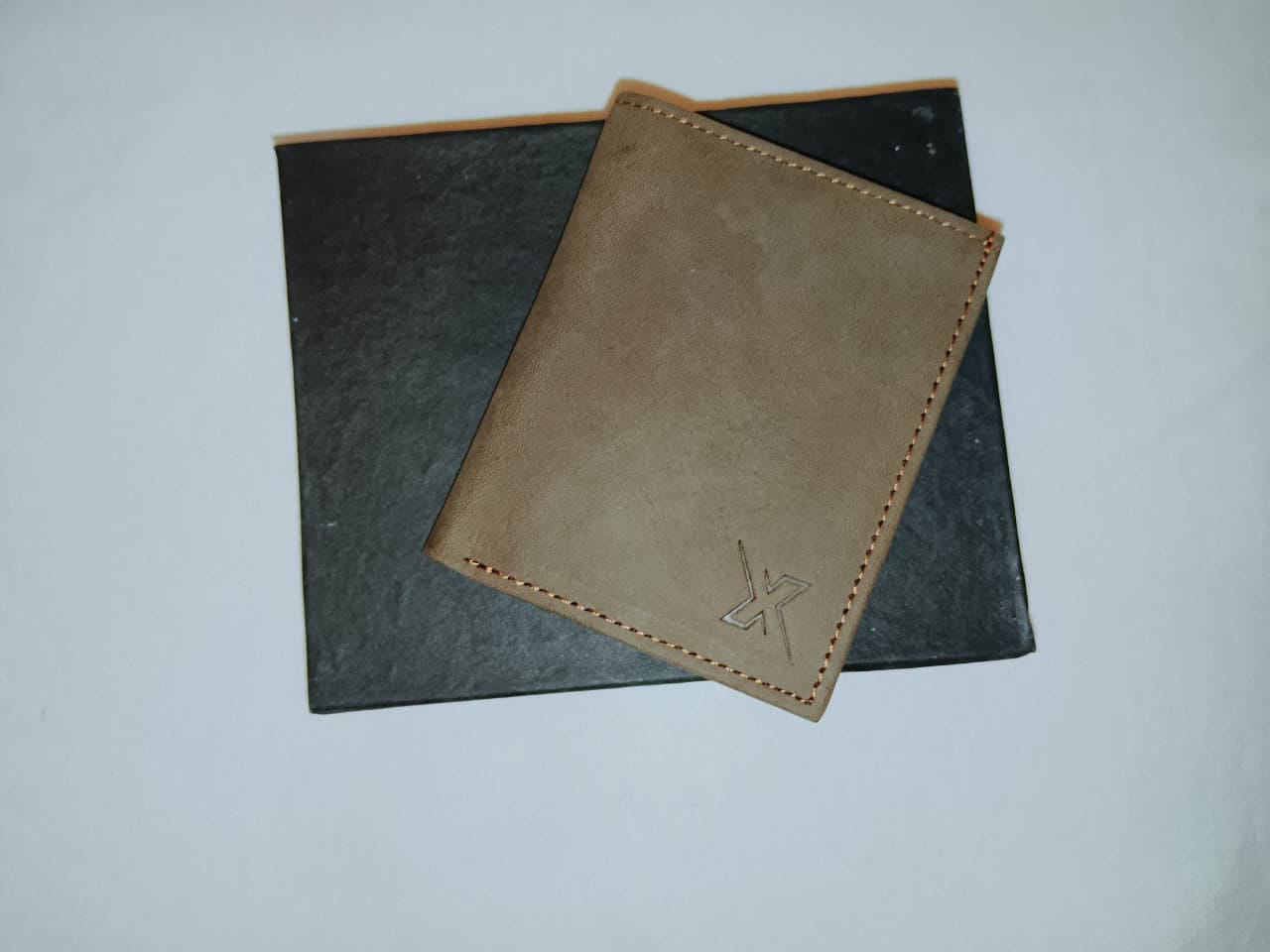 Signature Slim Leather Bifold Wallet – Hand-Stitched Design